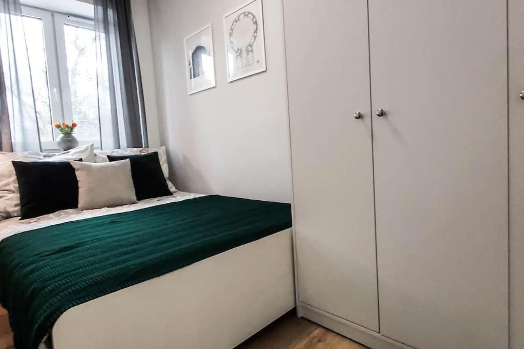 Bezagenta Mozart4 2 Room Easy Transit To City Wifi Varsovia Exterior foto