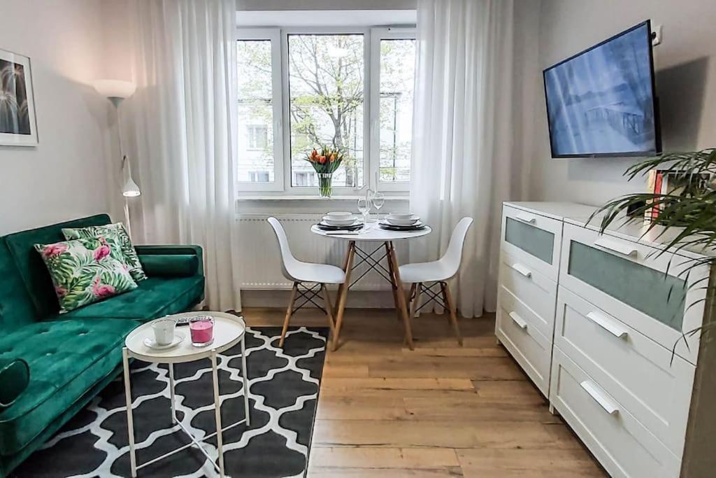 Bezagenta Mozart4 2 Room Easy Transit To City Wifi Varsovia Exterior foto